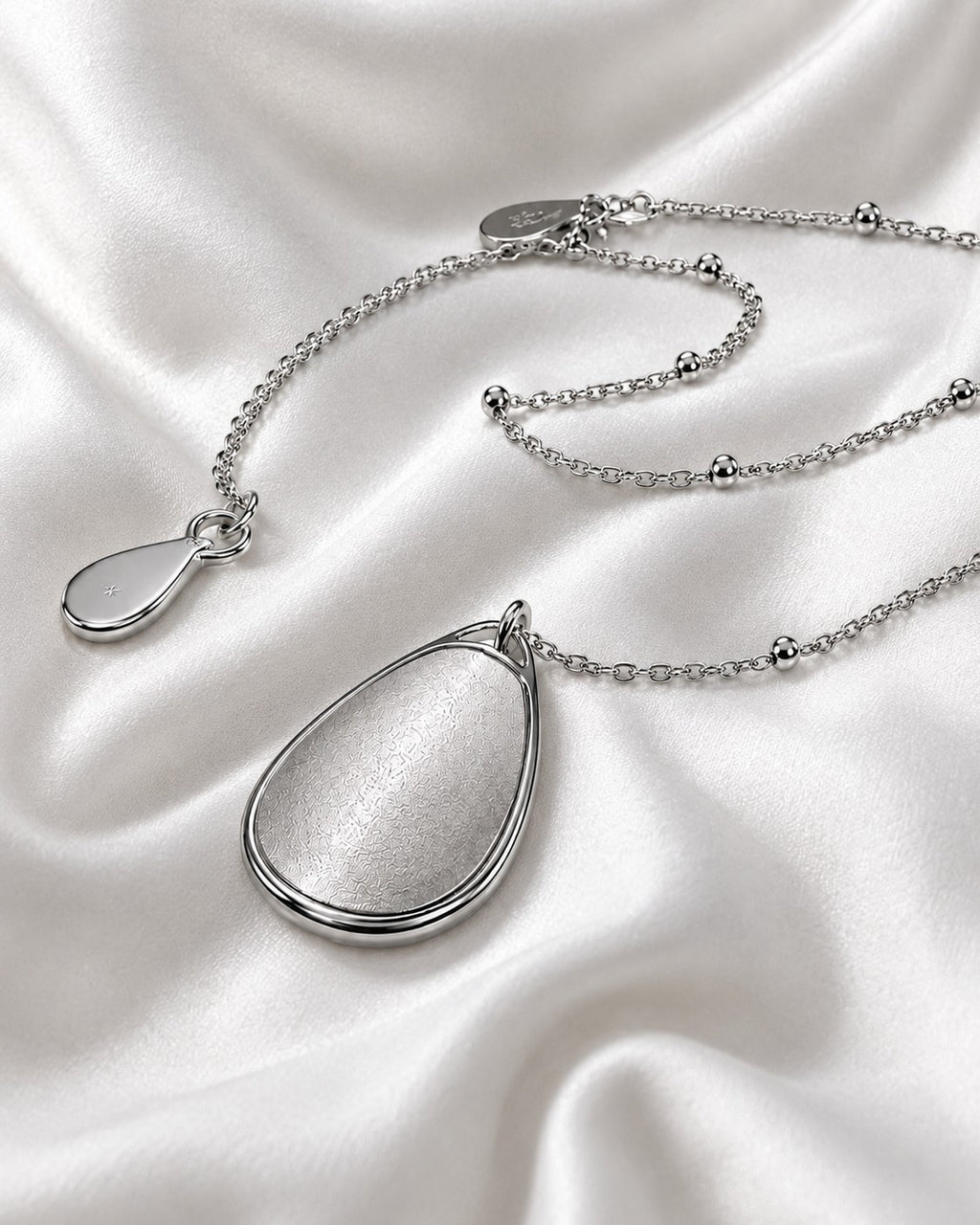 Form Chain Necklace