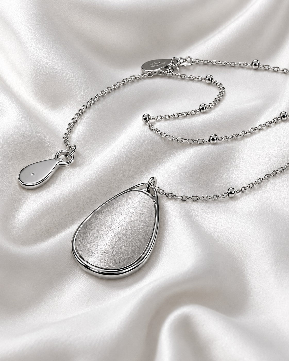 Form Chain Necklace
